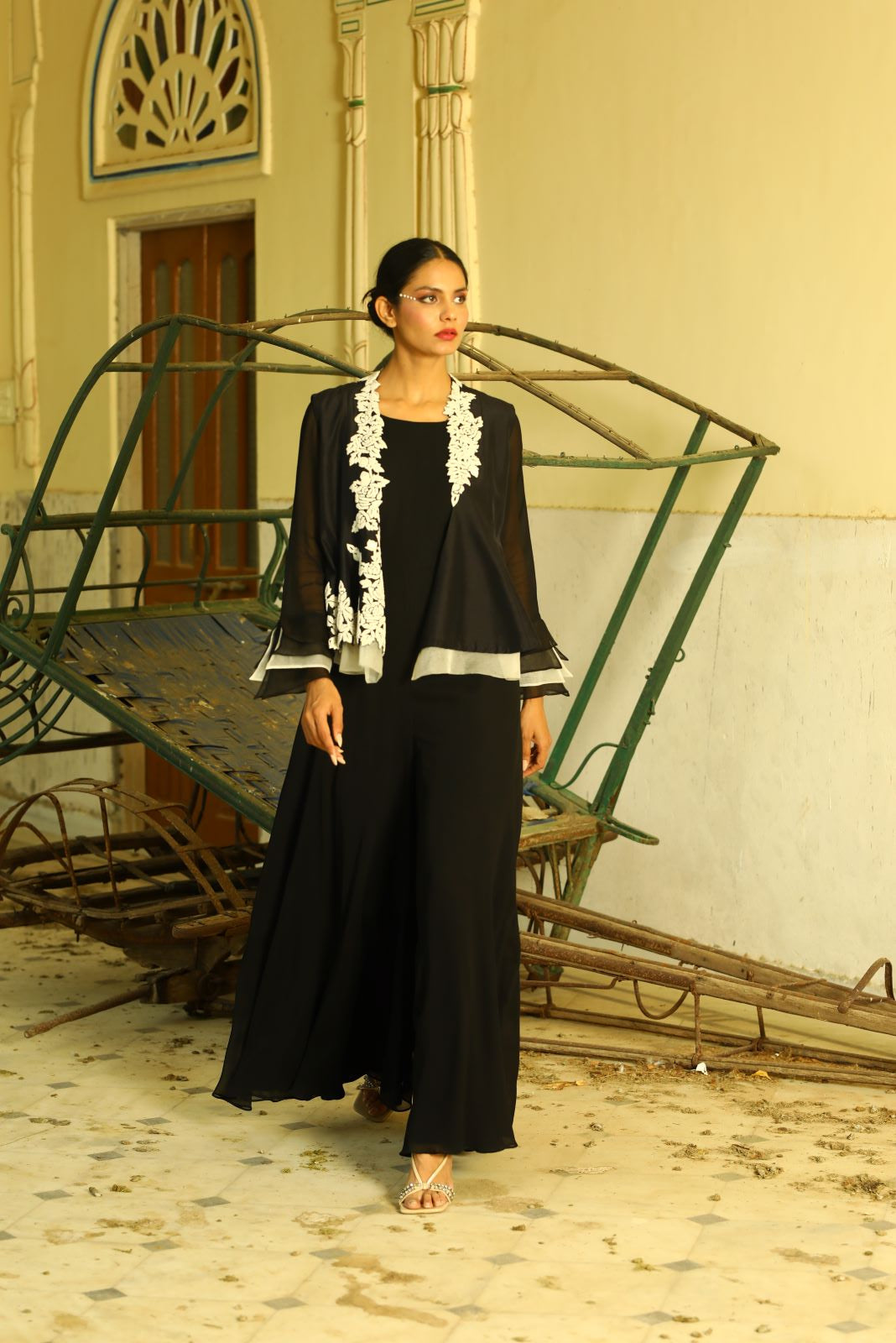 Cord Set for Ladies​
Meenal Modi offers a stunning collection of contemporary ethnic wear that beaut...